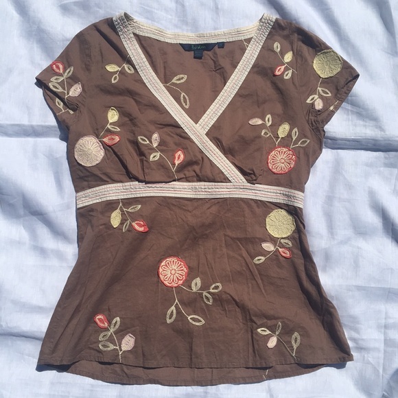Boden Tops - Boden Embroidered Top